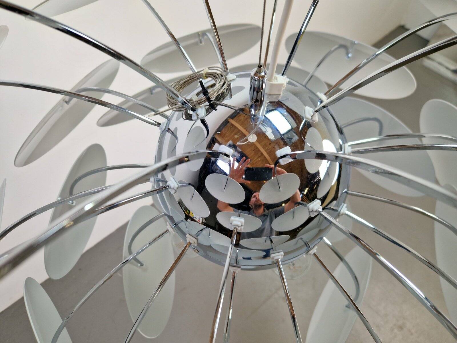Suspension Discocó blanche par Christophe Mathieu pour Marset, années 2000.