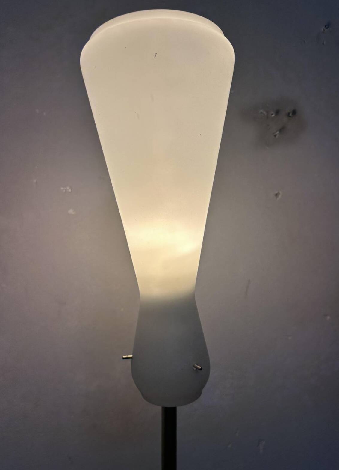 Lampada da terra in ottone e vetro