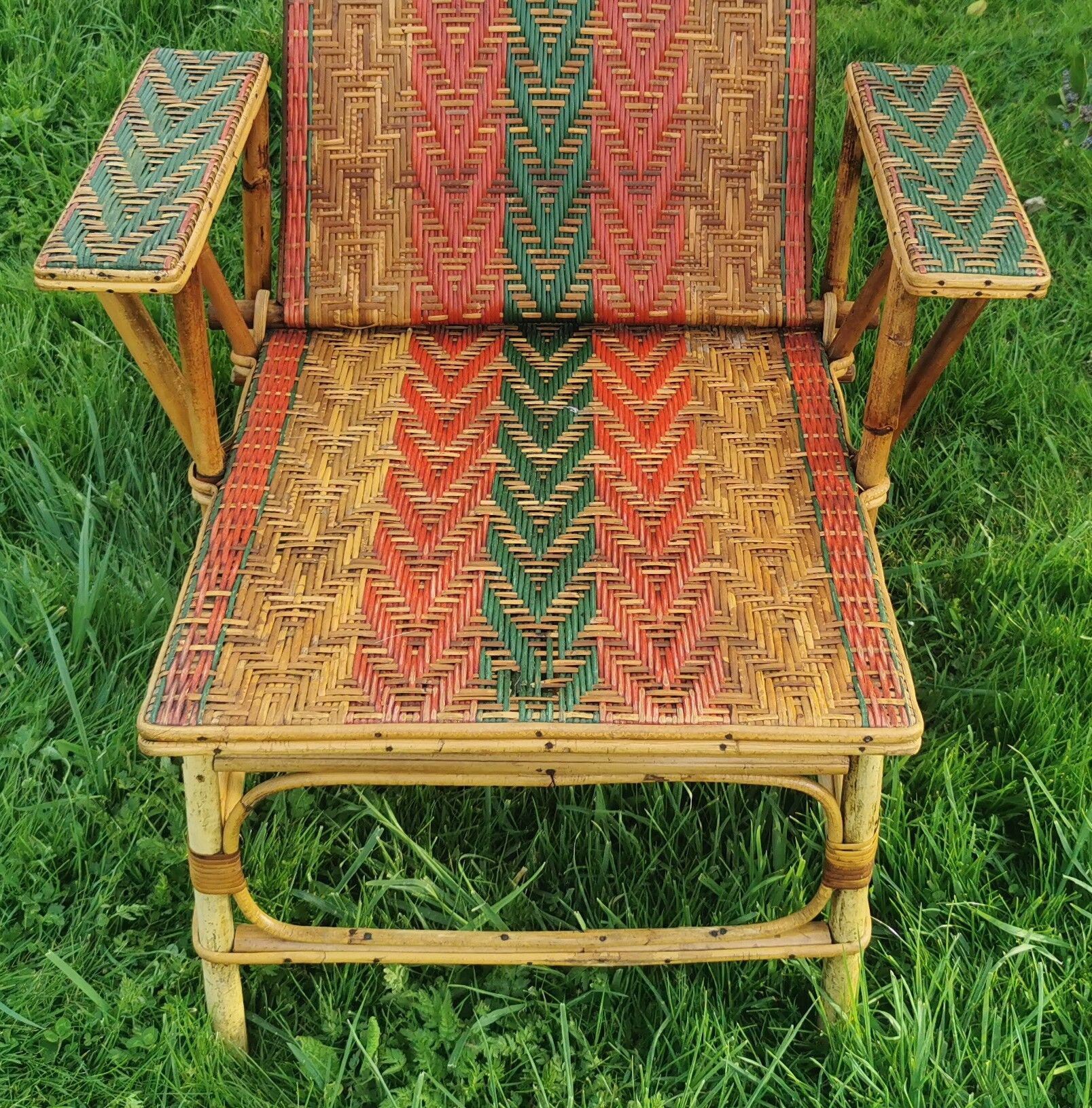 Rattan recliner