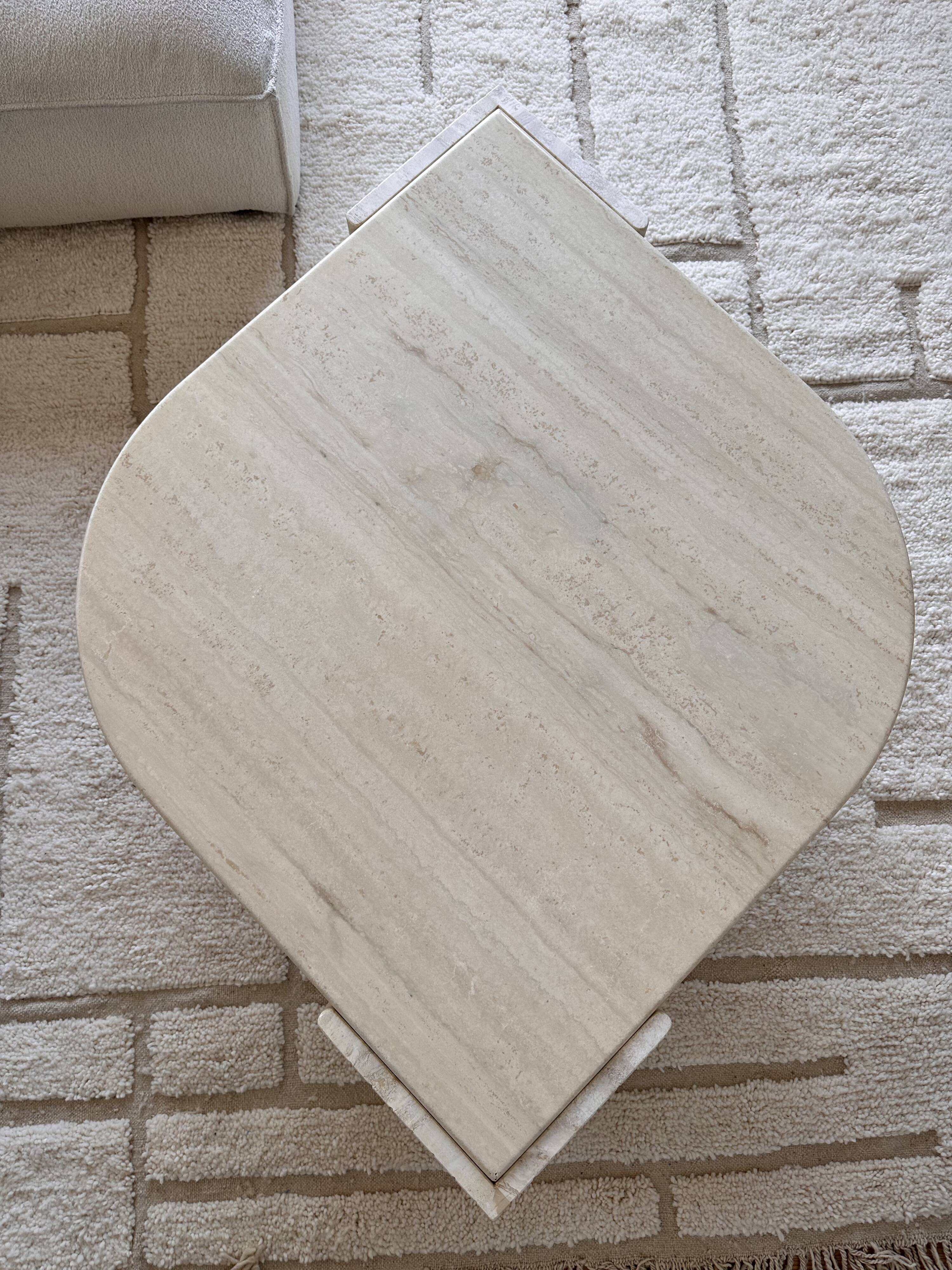 Table basse en travertin "Œil" Roche Bobois