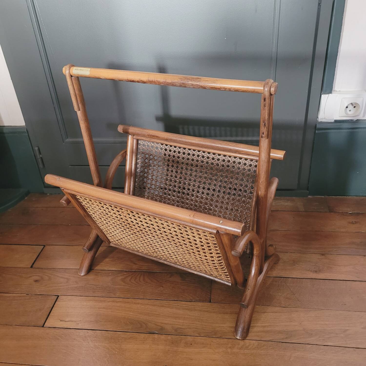 Porte-revues vintage en rotin et cannage – Années 60
