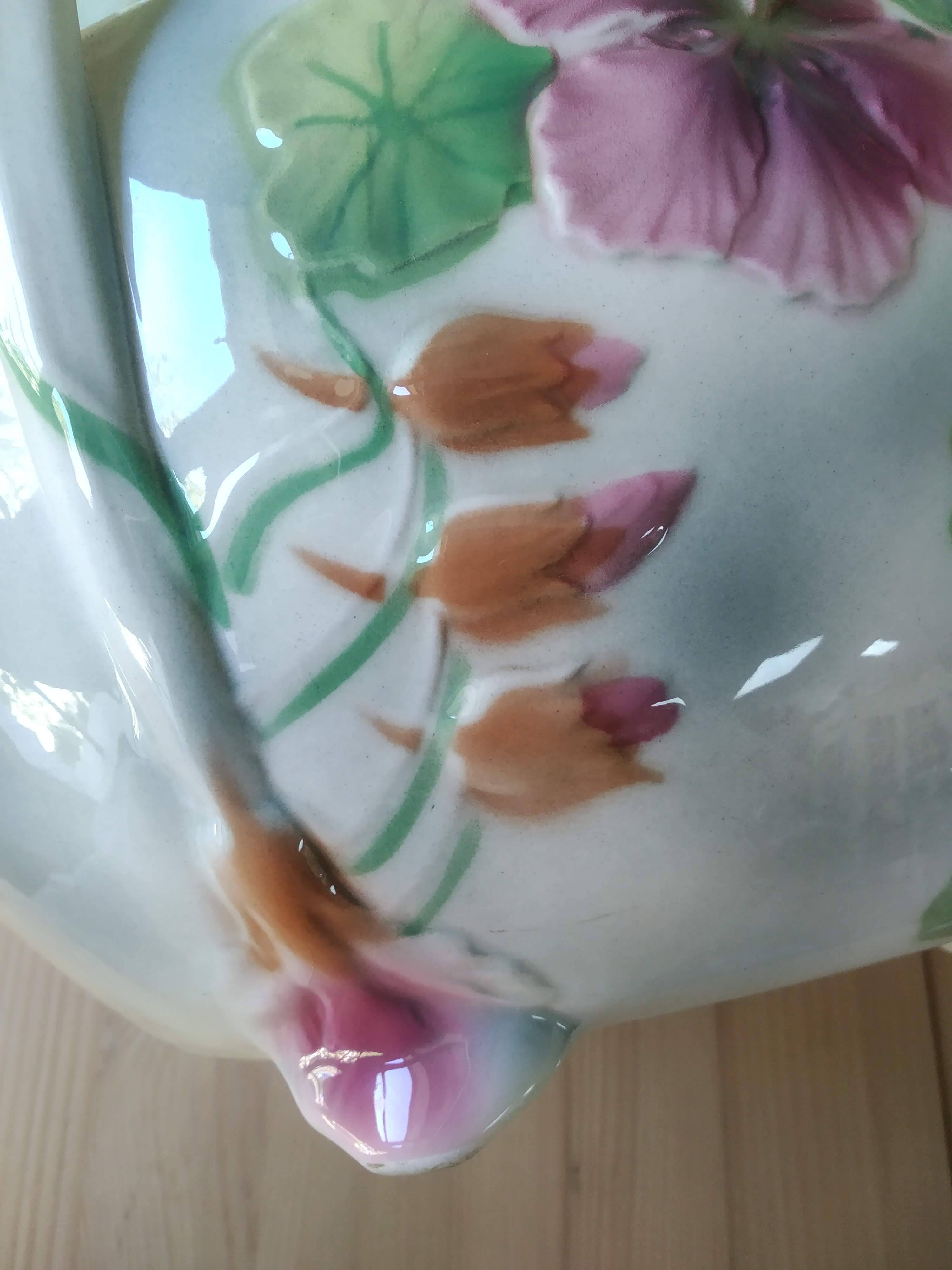 Saint Clément slip pot with Nasturtium decor