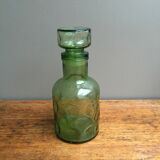 Carafe en verre vert vintage.