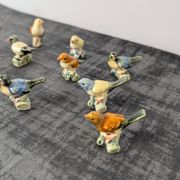 11 oiseaux miniatures en céramique émaillée polychrome
