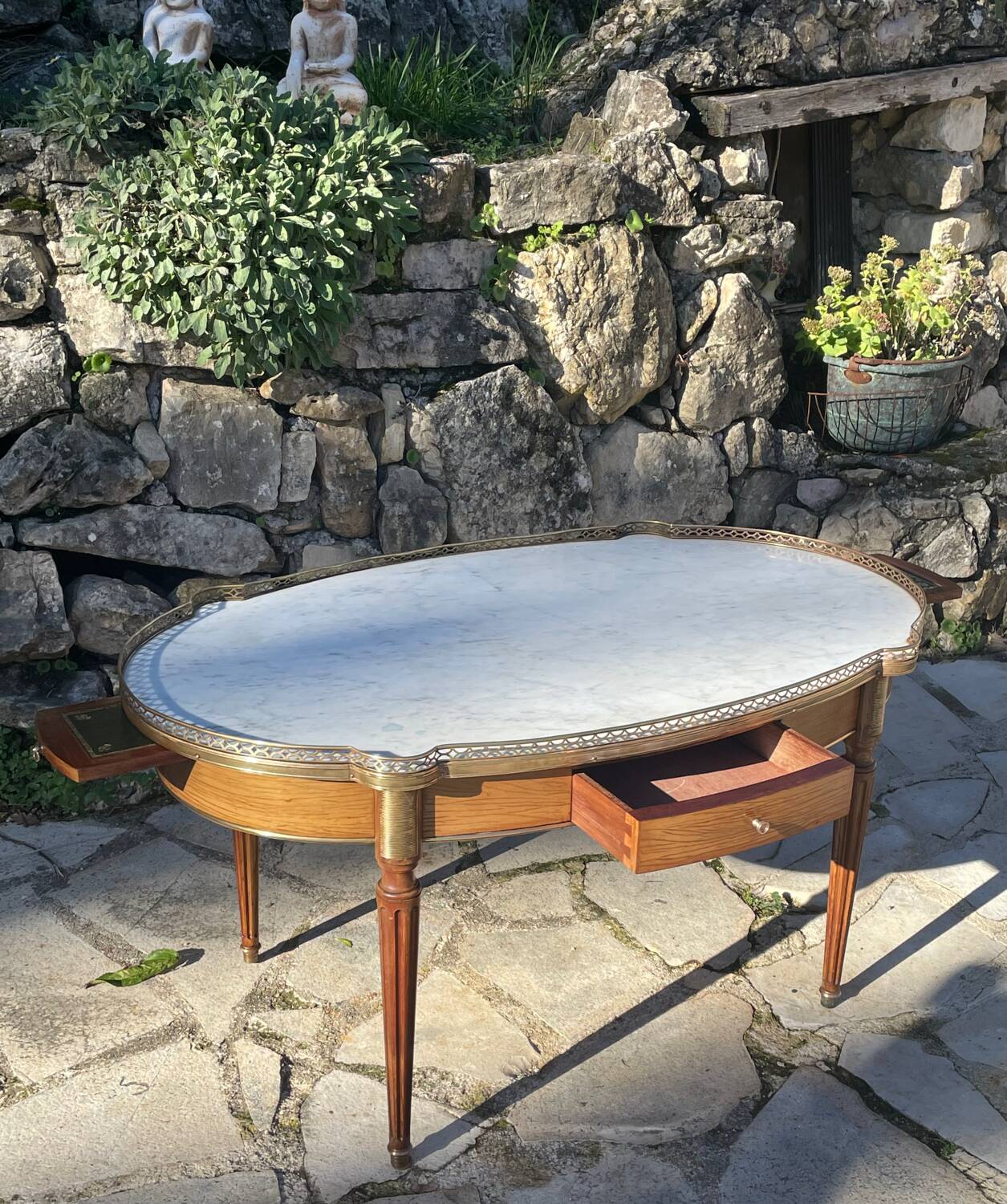 Bouillotte coffee table in blond mahogany, Louis XVI style, 20th century period