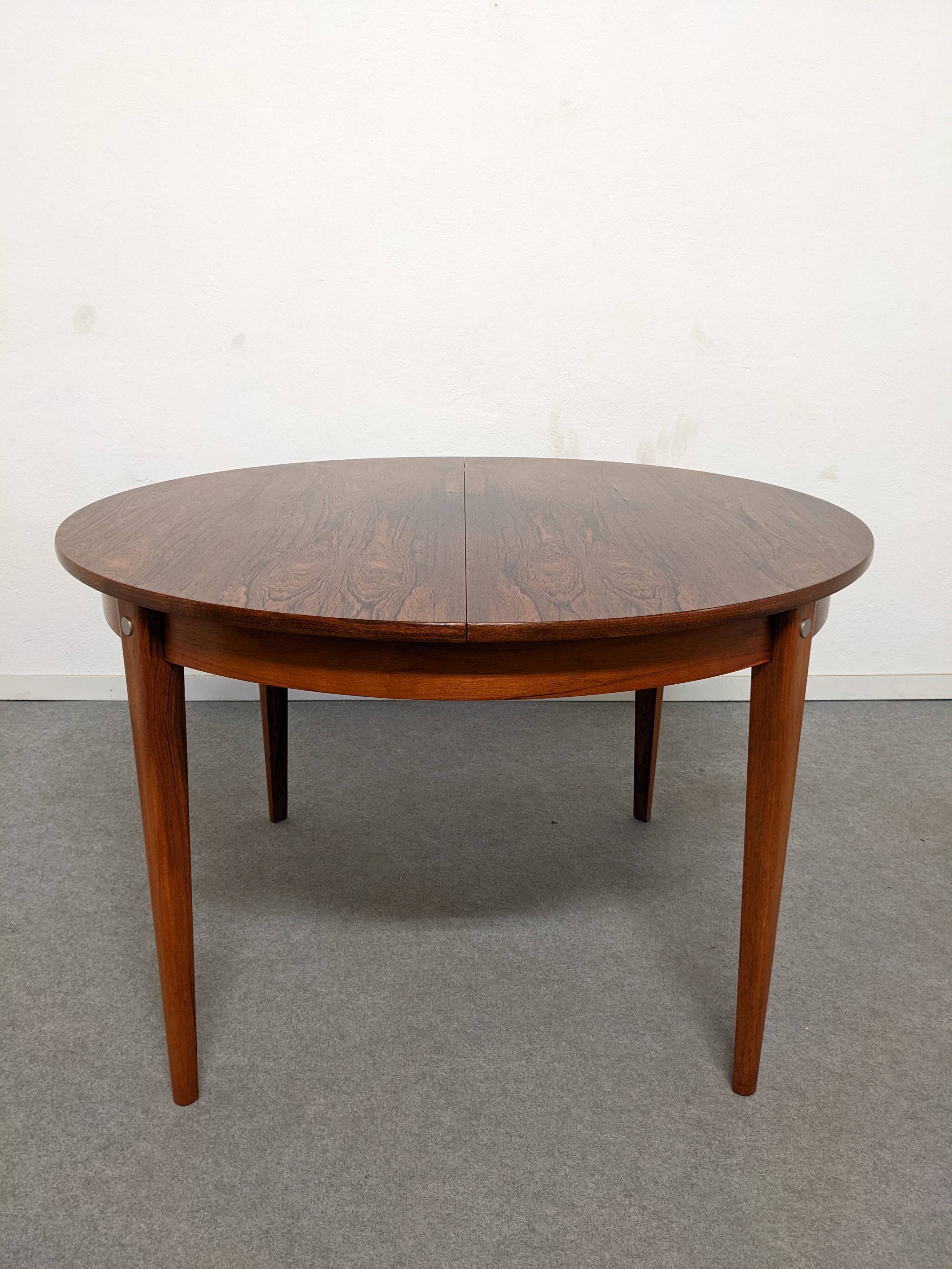 Scandinavian extendable rosewood dining table from the 60s/70s