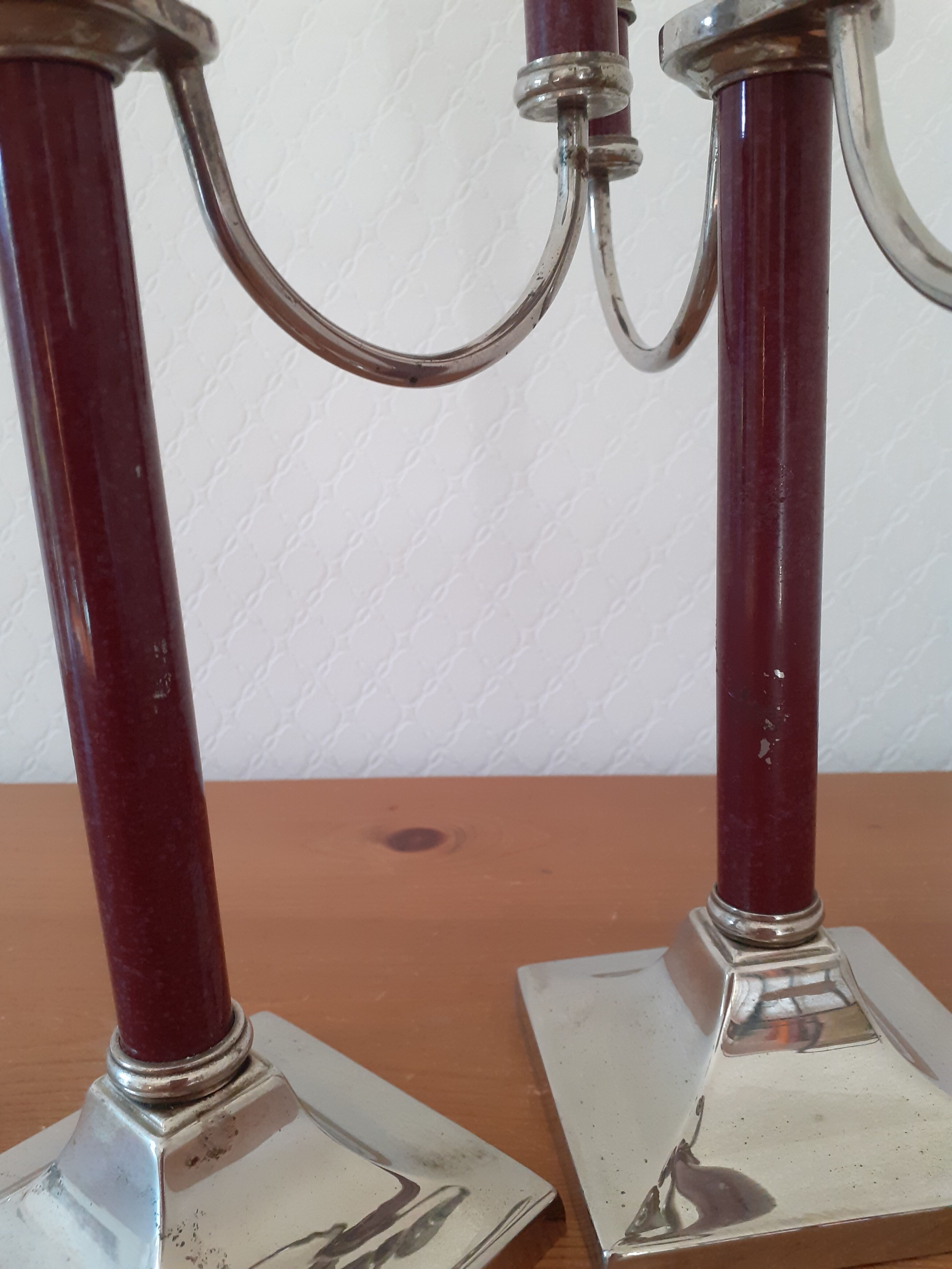 Paire de chandeliers trois feux