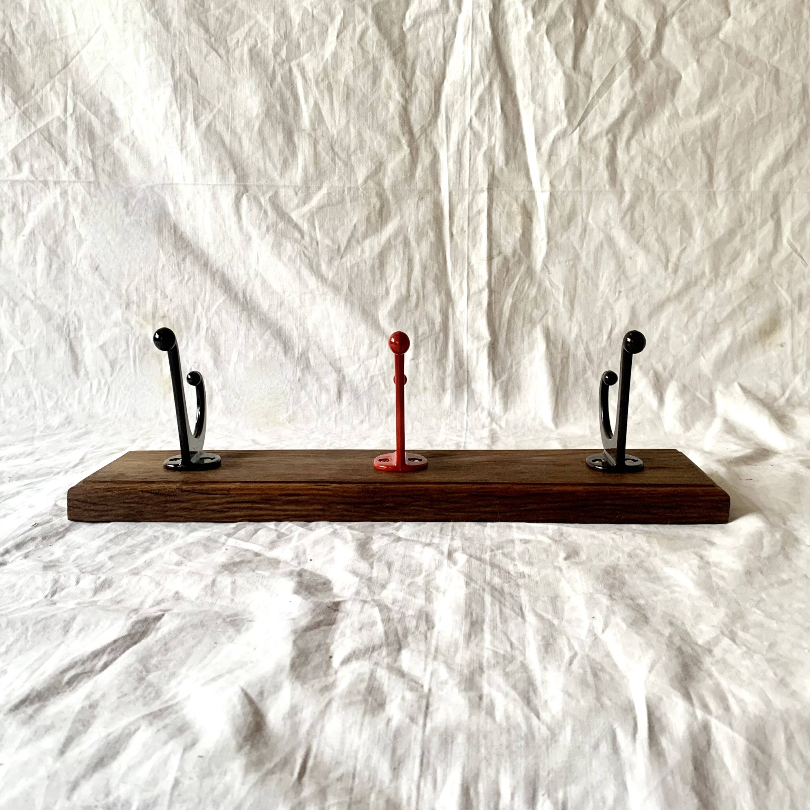Vintage school coat rack in solid wood - 3 coat hooks in lacquered metal
