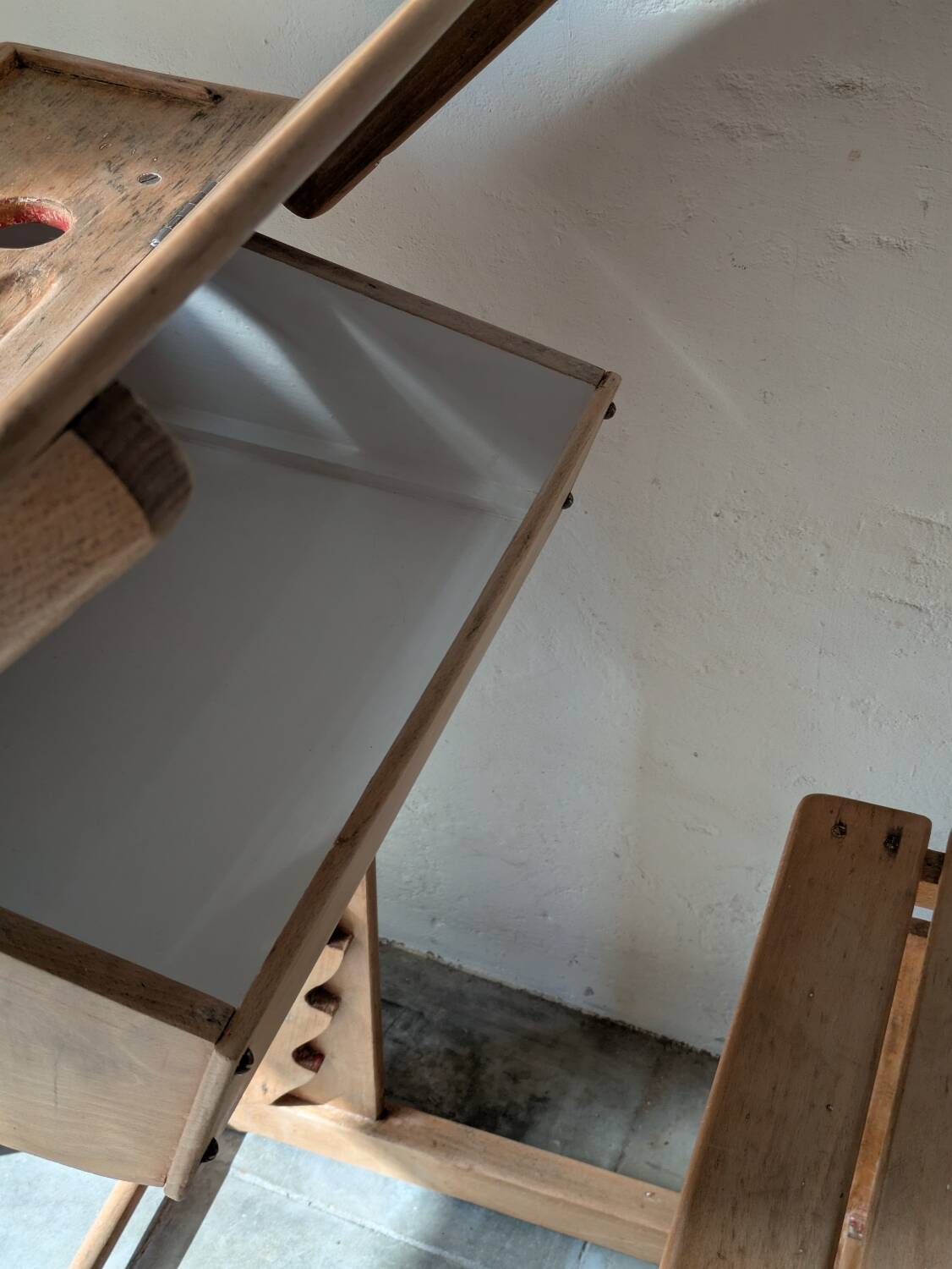 Bureau d'écolier en bois