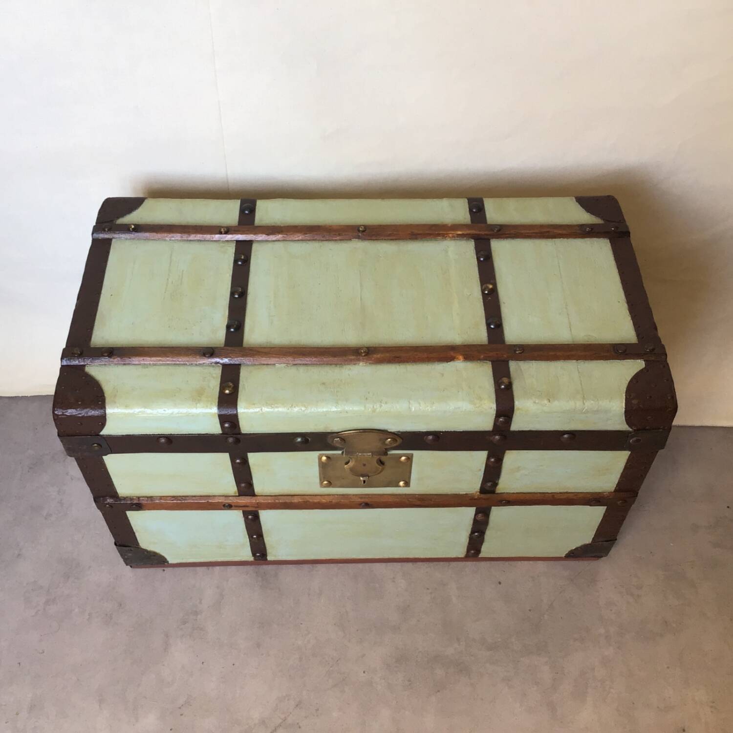 Rare old trunk Small size mail