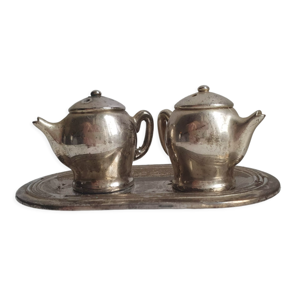 Ensemble trois pièces salière et poivrière  théières miniatures