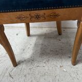 Suite de quatre chaises de style Charles X en bois d'érable XX siècle