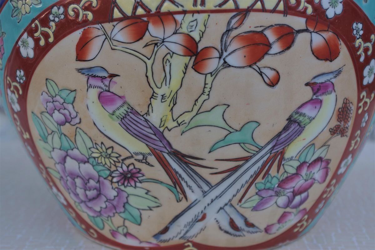 Hand-painted Chinese vase with gilded decorations, 1950