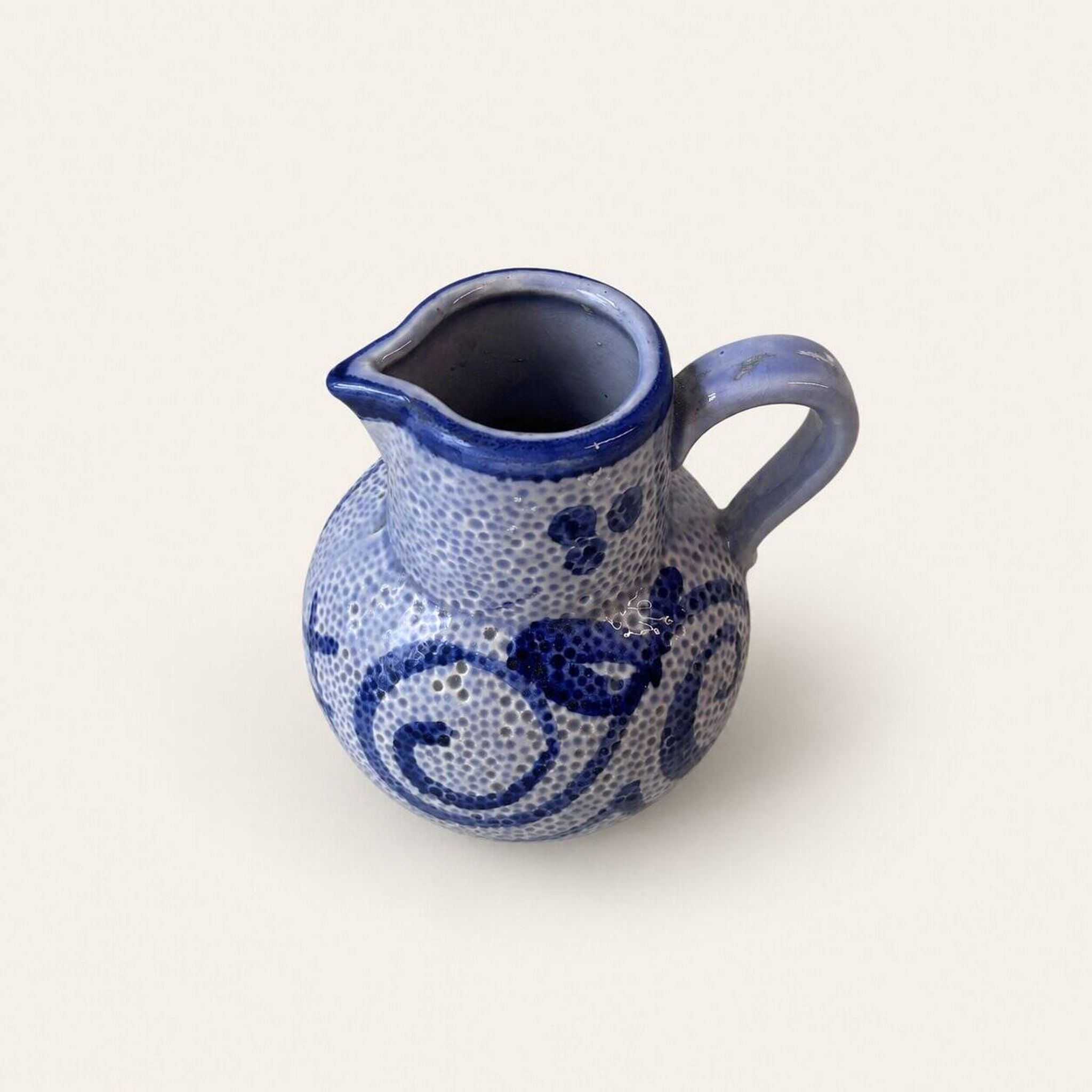 Pichet en céramique bleu