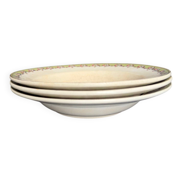 3 assiettes creuses en terre de fer de Maestrich