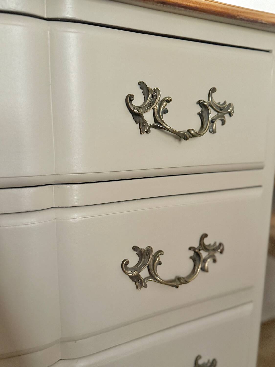 Antique chest of drawers