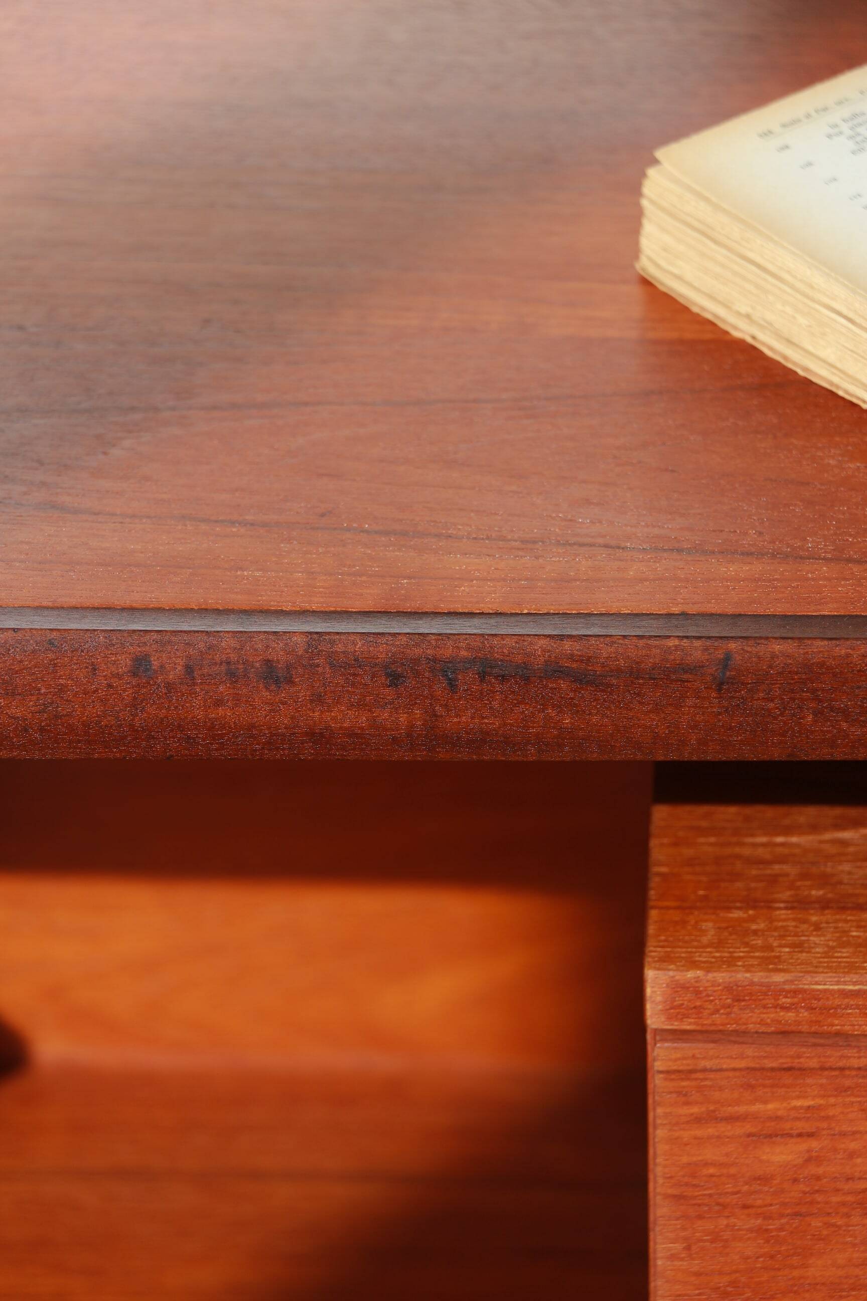 Desk/Dressing table - Durable Suites - 1960