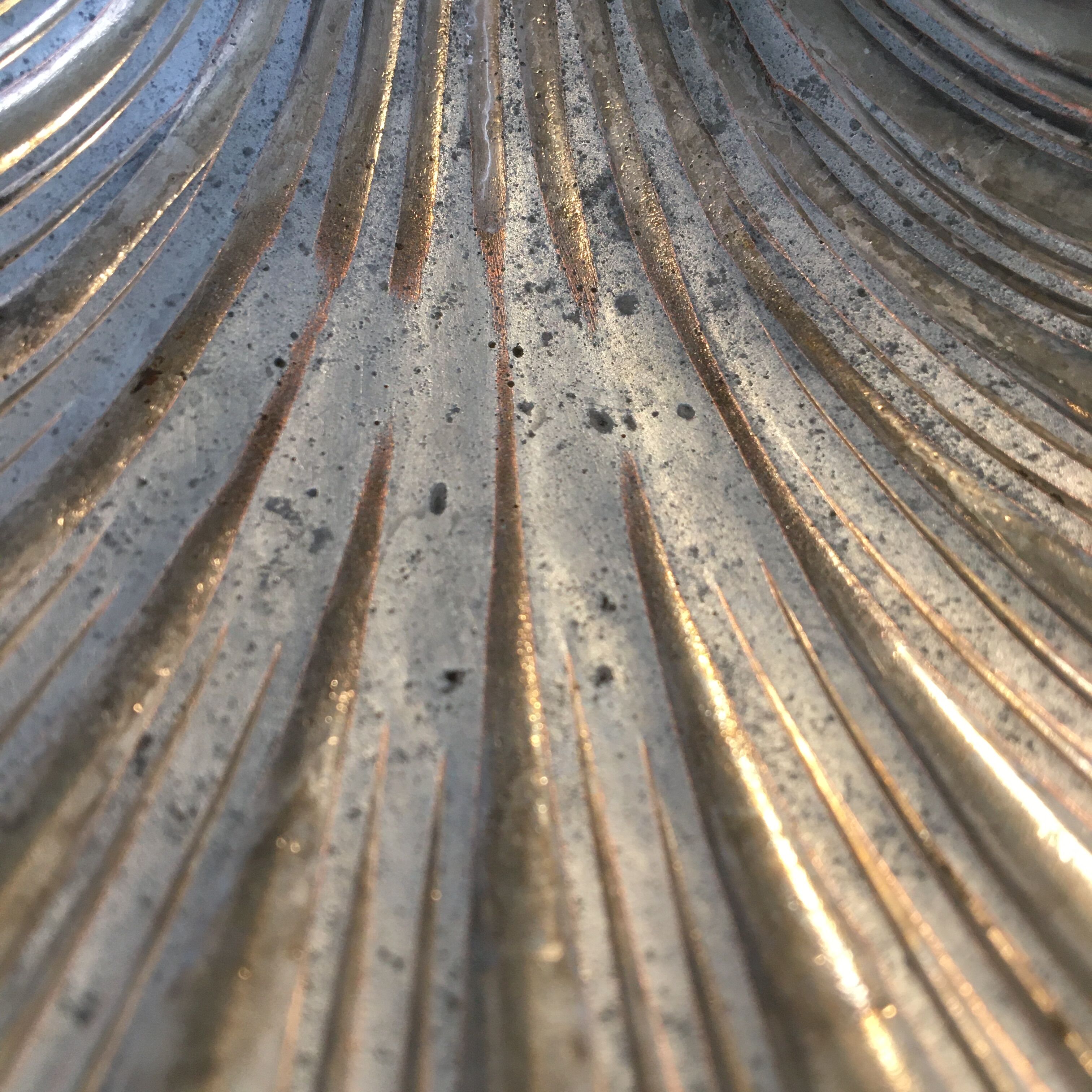 Cup door wears silver metal shell soap