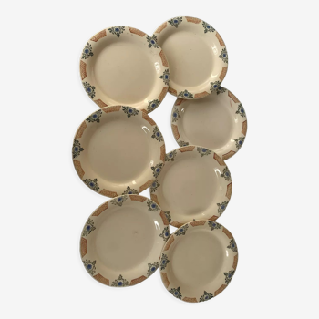 7 assiettes anciennes de Longwy beige