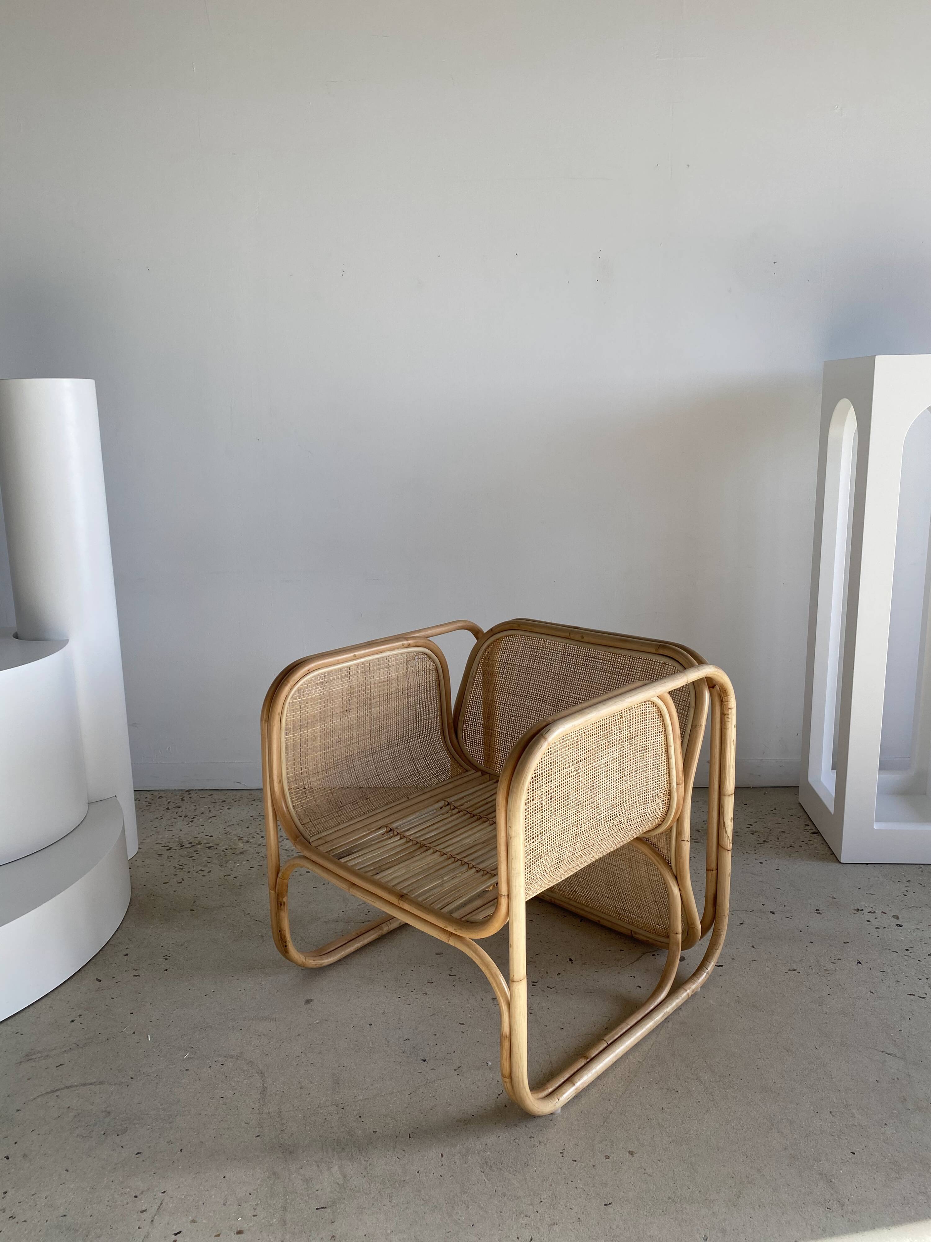 Amsterdam rattan armchair with U-shaped armrest, squared canework