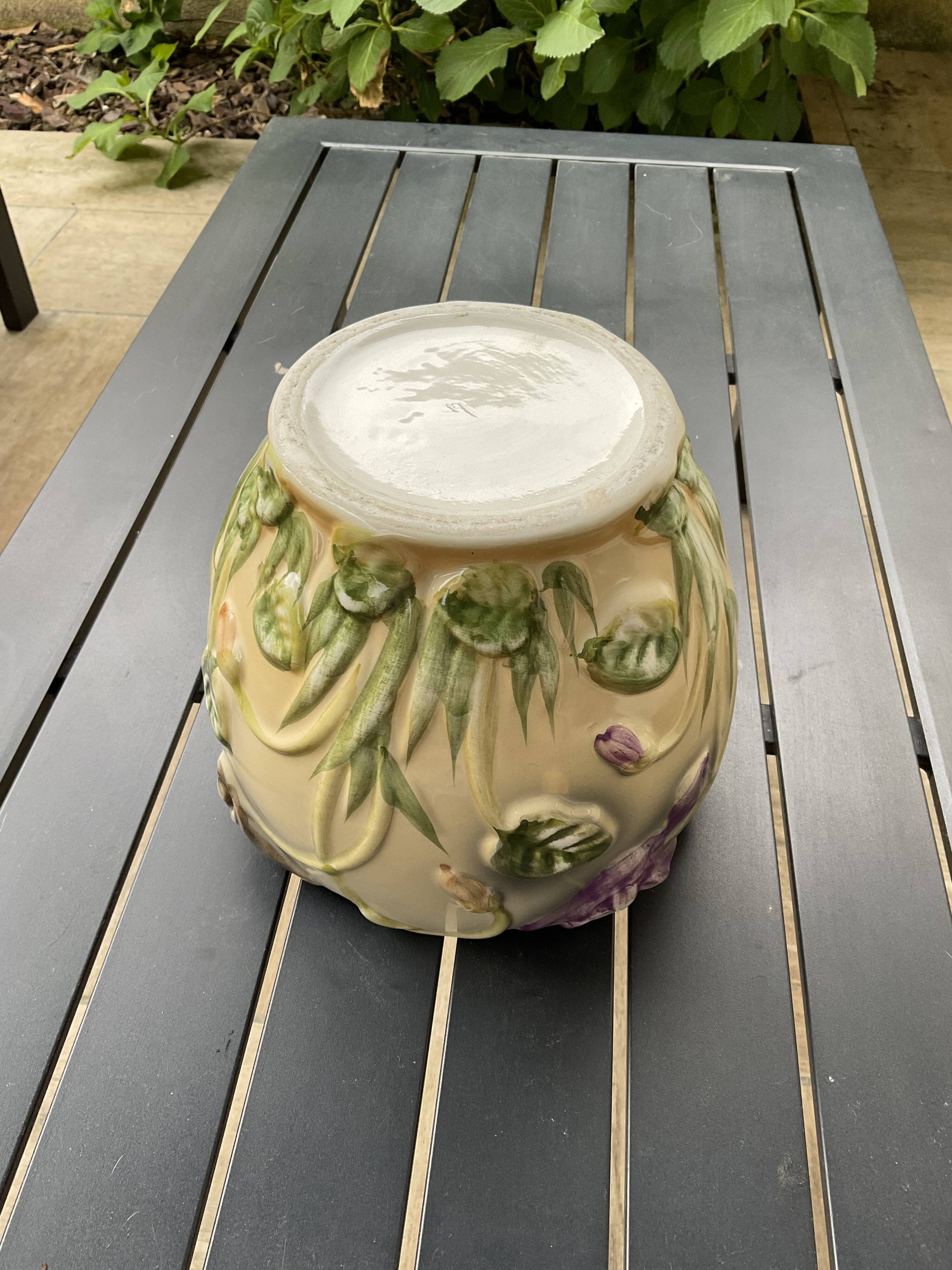 Pot cover Earthenware .decorations flowers