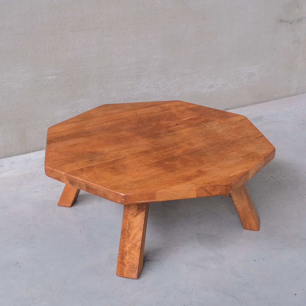 Table basse en chêne brutaliste octangonal hollandais du milieu du siècle