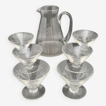 Service of glasses and carafe with chiseled flower pattern