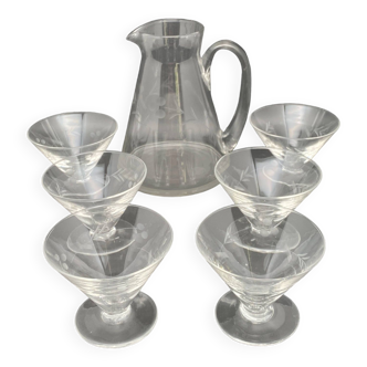 Service of glasses and carafe with chiseled flower pattern