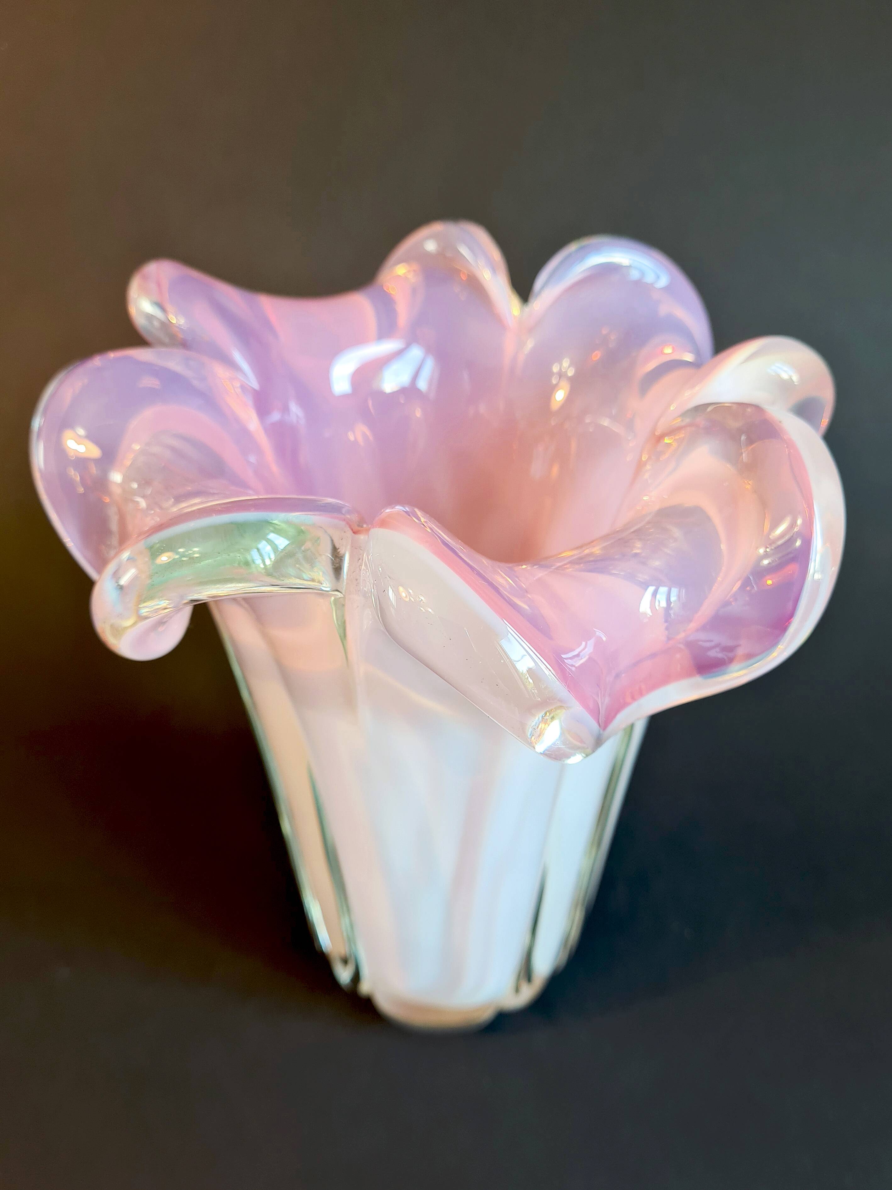 “Fleur Opaline” vase in glass