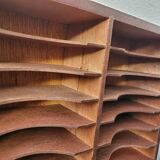 Compartmented wooden shelf