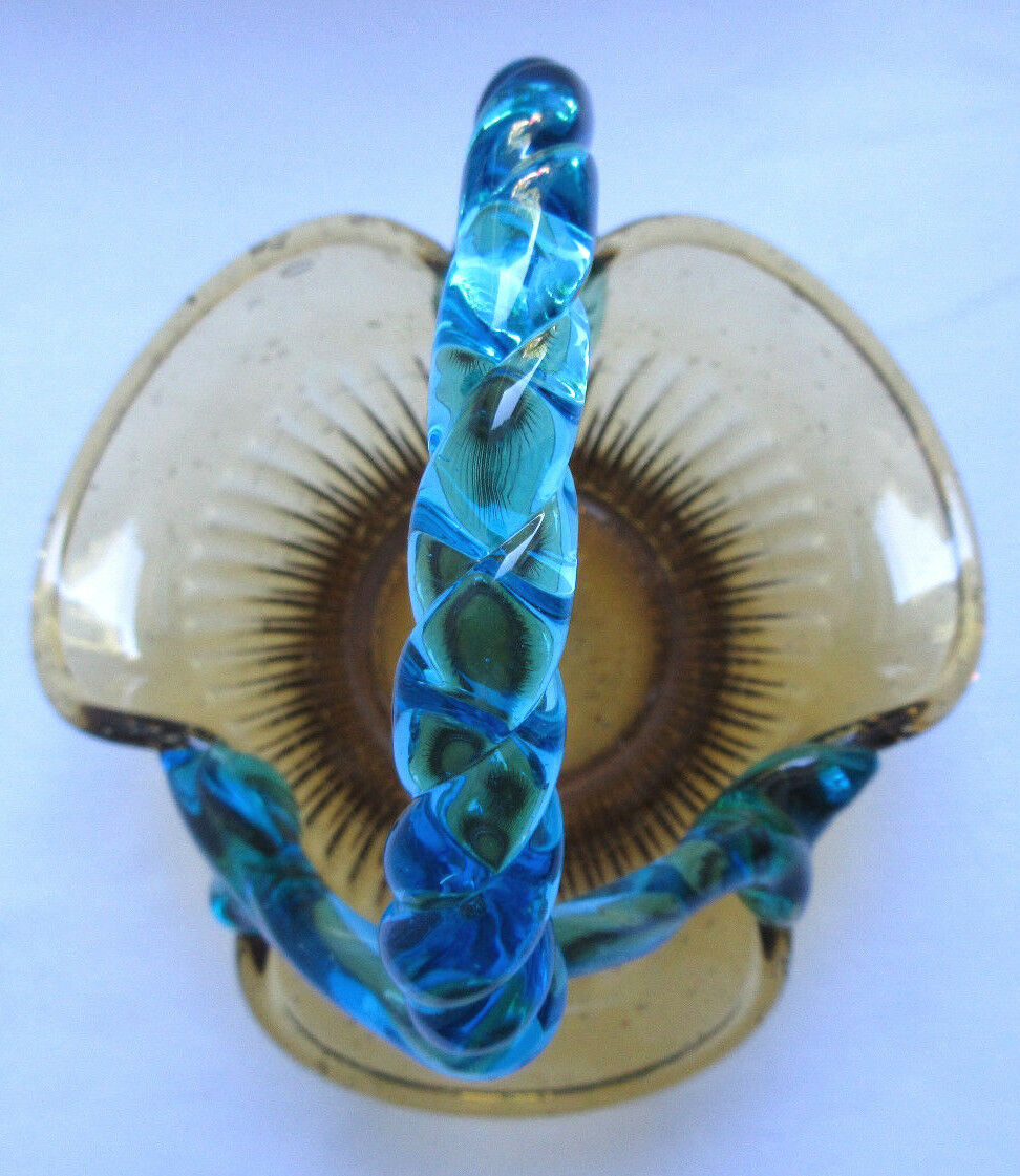Empty pocket Three-fold basket Amber glass and blue handle, George SAND: Portieux