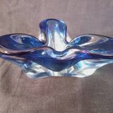 Cendrier trilobé en cristal bleu