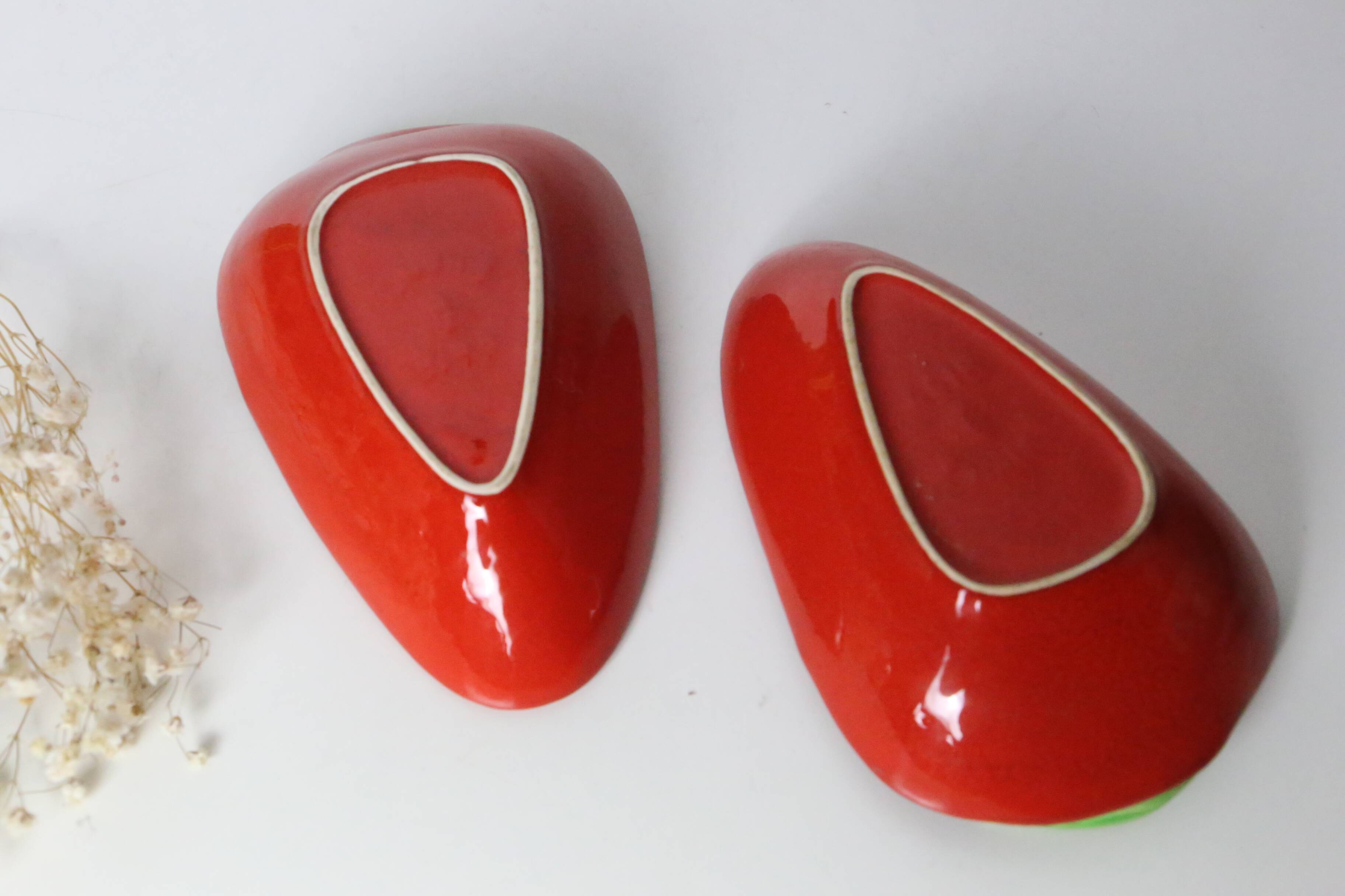 Pair of Saint Clément barbotine dishes