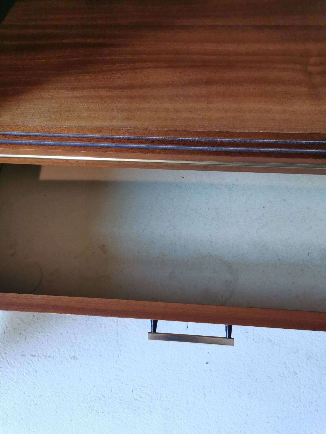 Compass feet sideboard