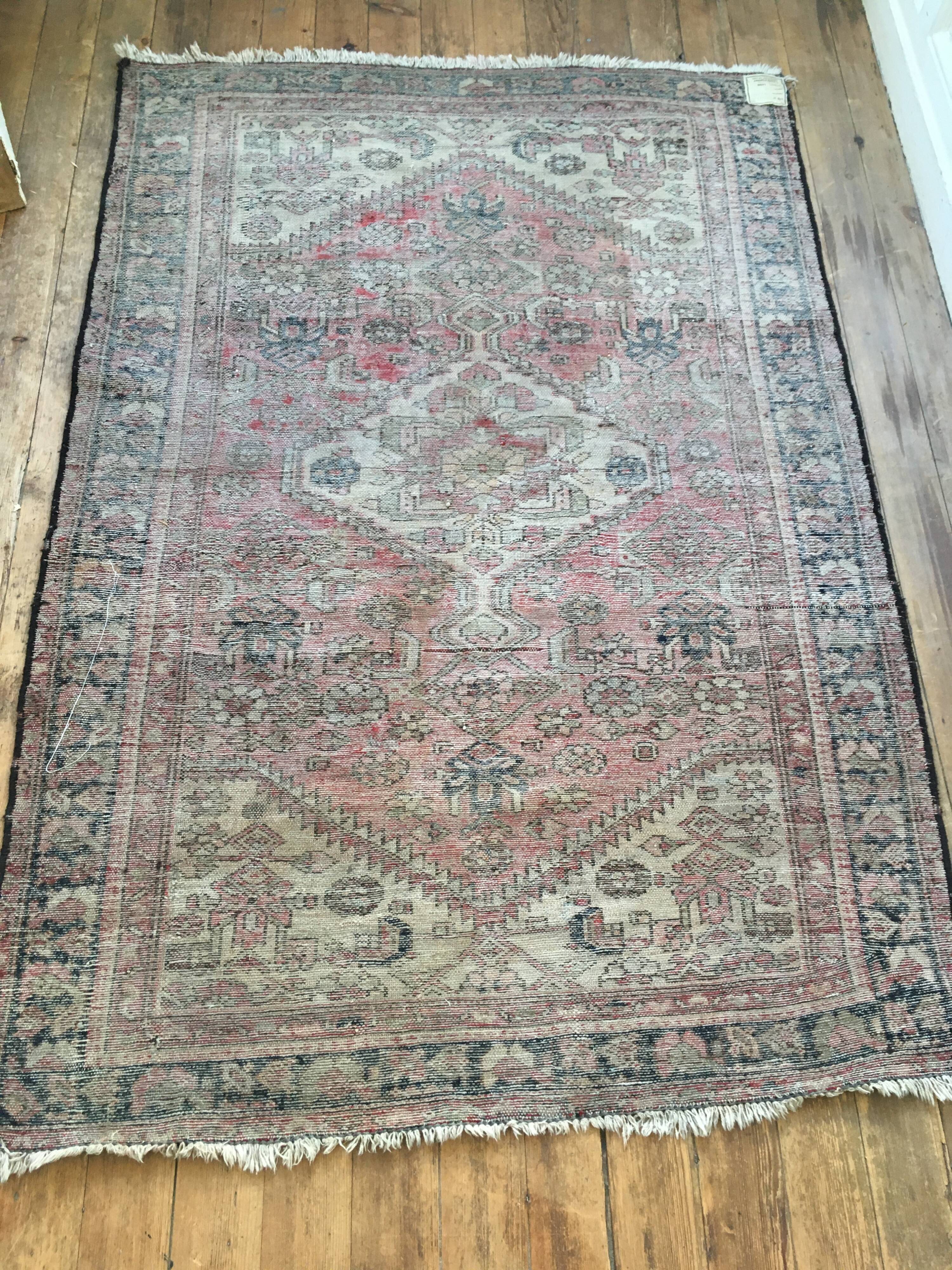 Handmade antique Persian rug 190x135cm