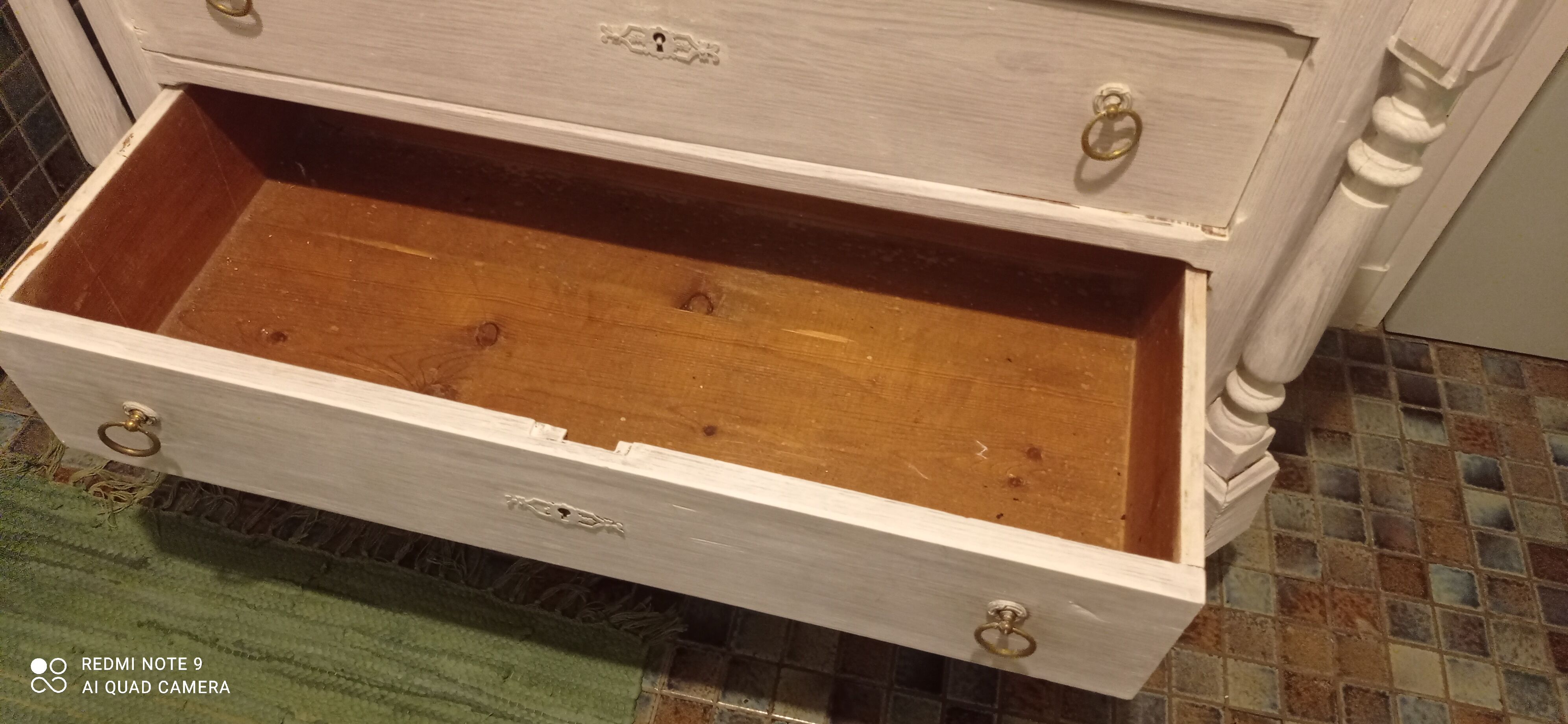 Chest of drawers