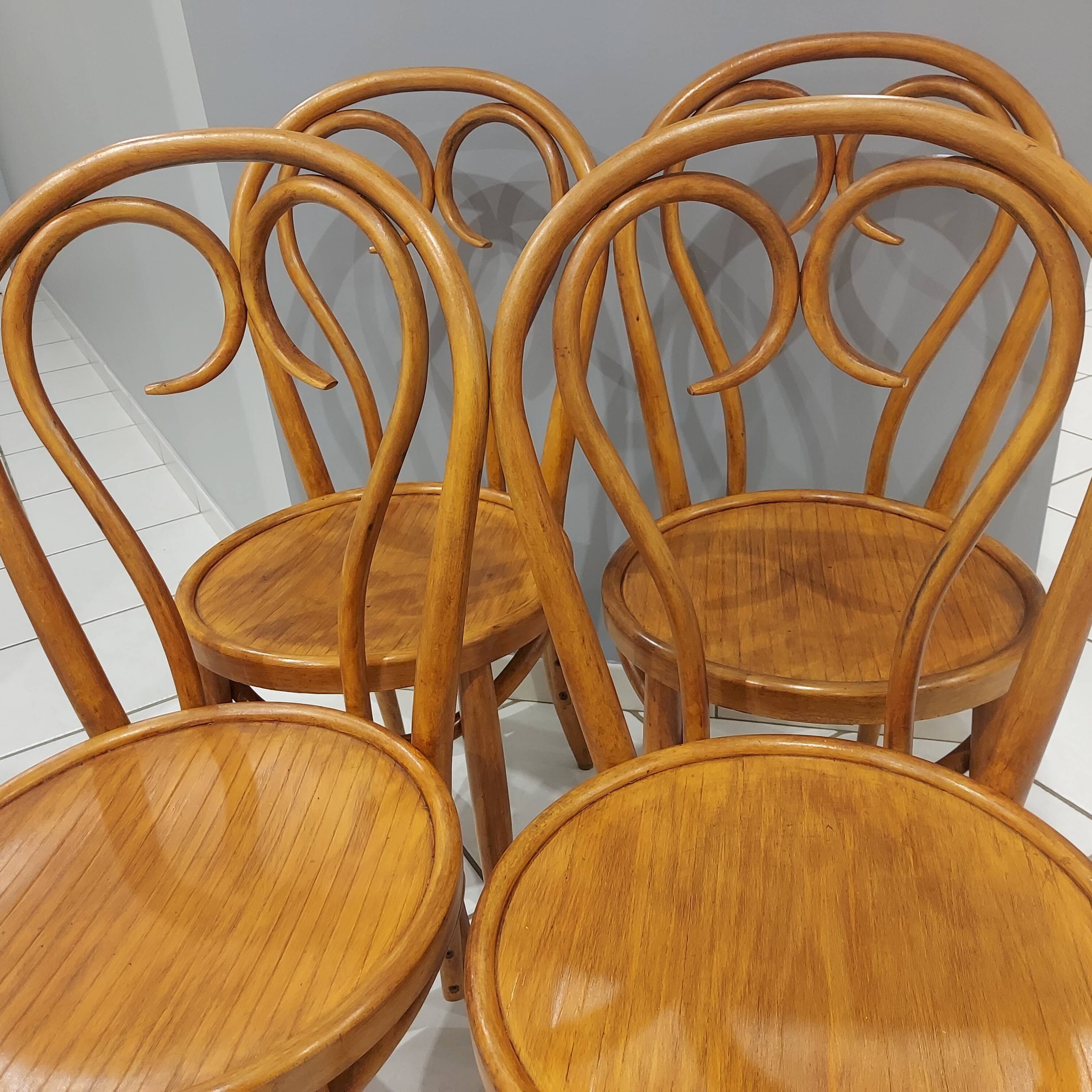 Suite de 4 chaises de bistrot bois courbé