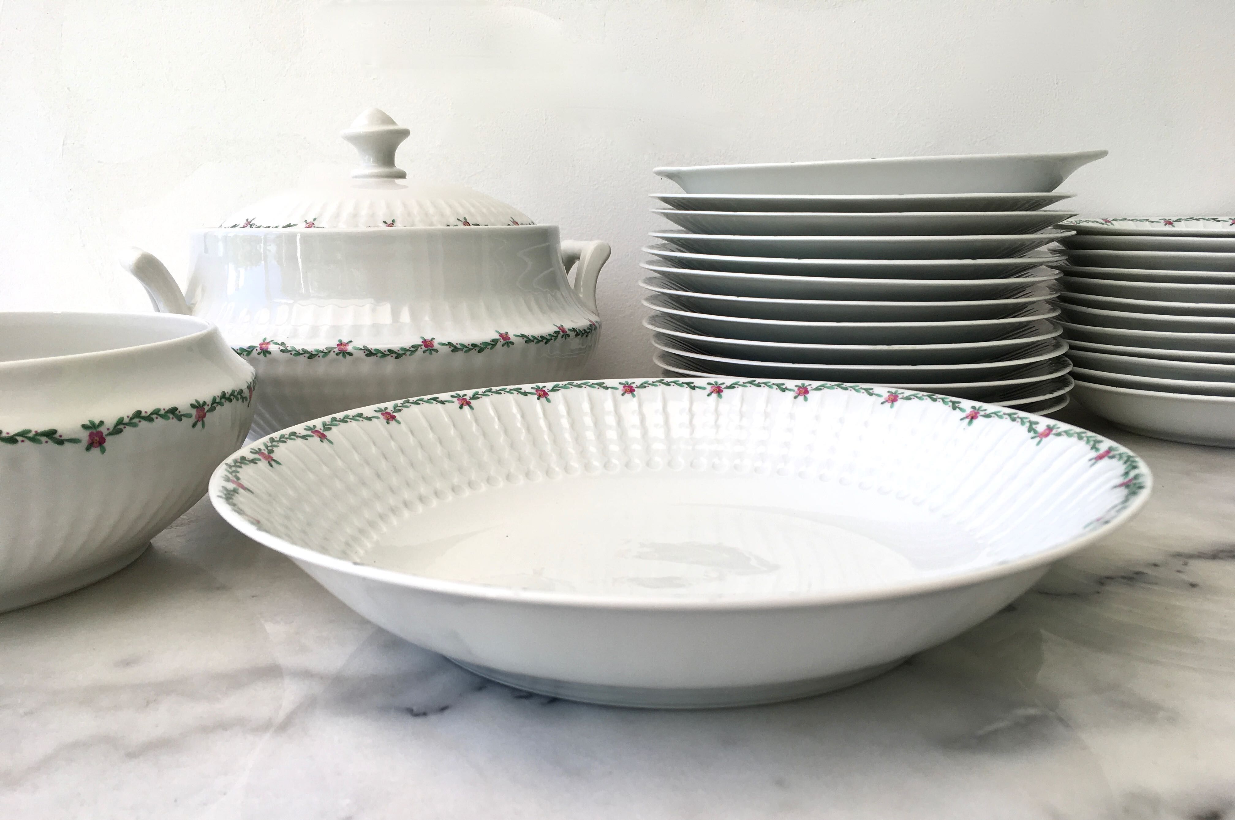 Plate service for 12 people 1970