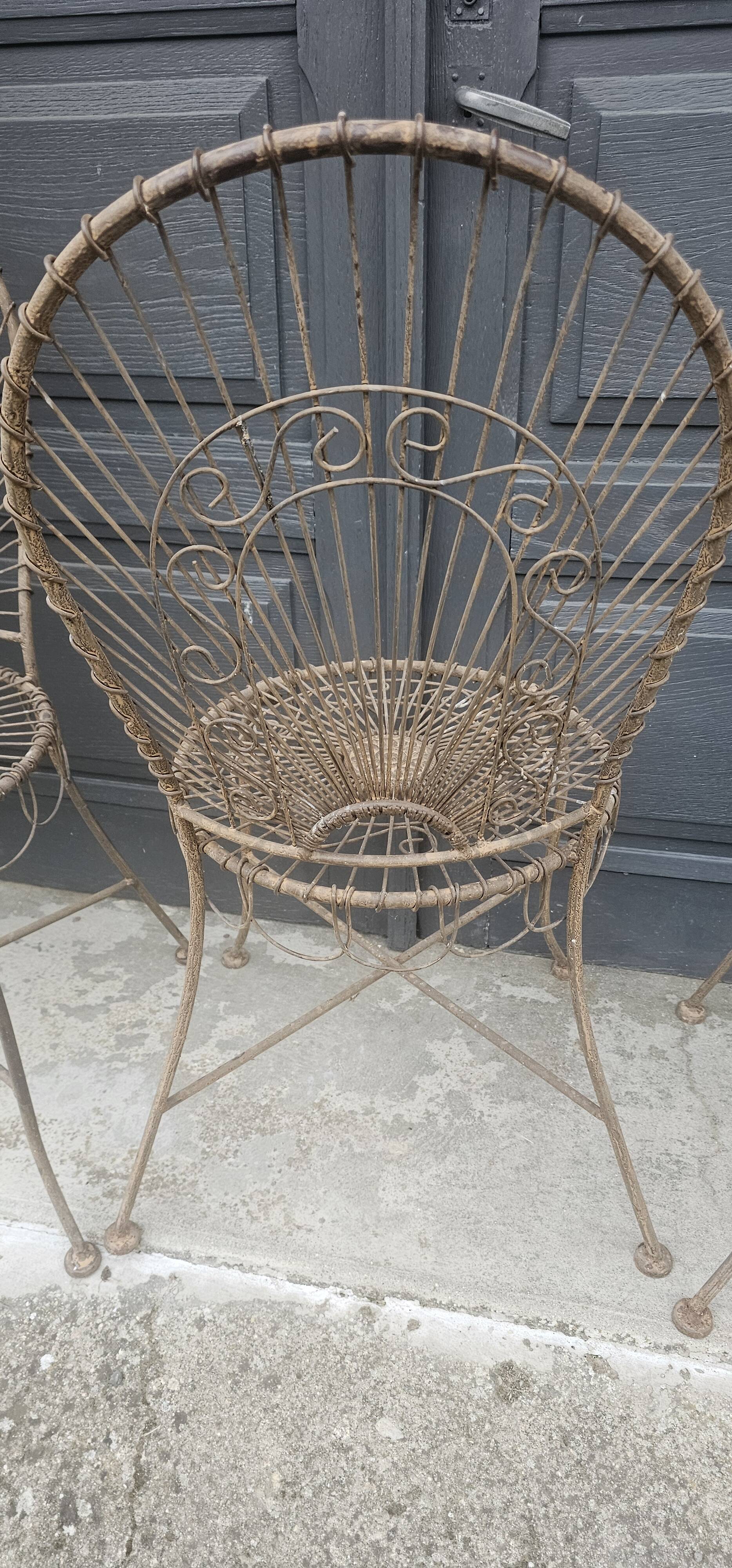 Chaises de jardin ajourées style John salterini