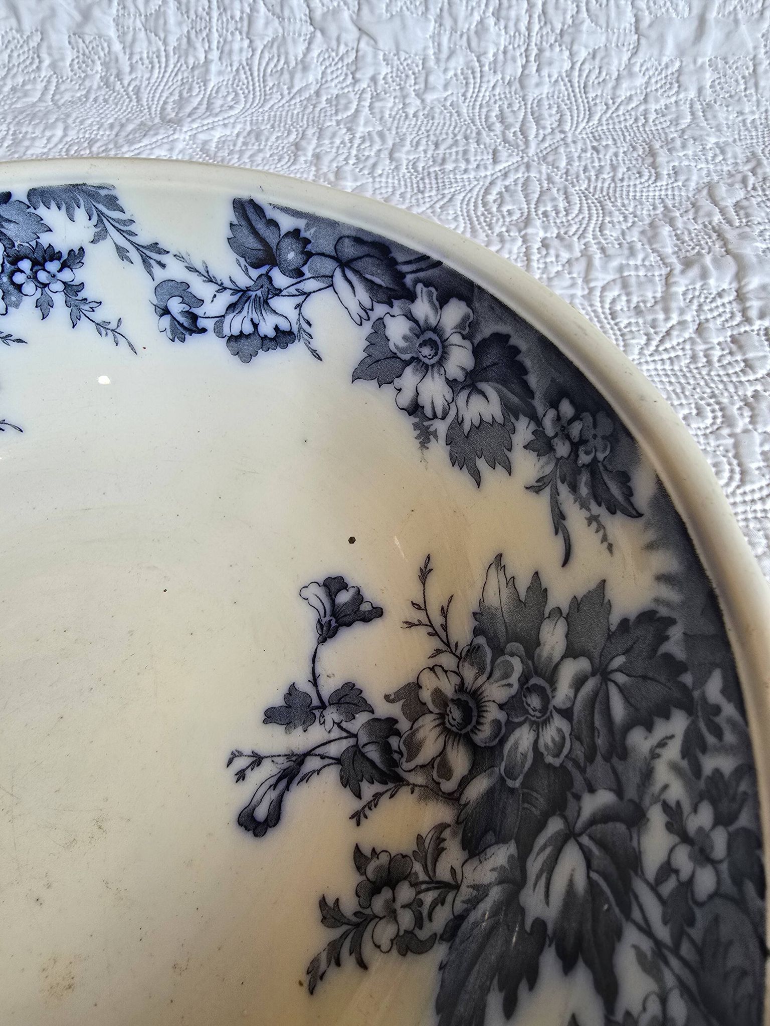 Grande vasque ancienne anglaise A.B & Co modèle May – flow blue floral