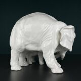 White porcelain figurine of an elephant and baby by Artepiu Este, Italy, 1990s.