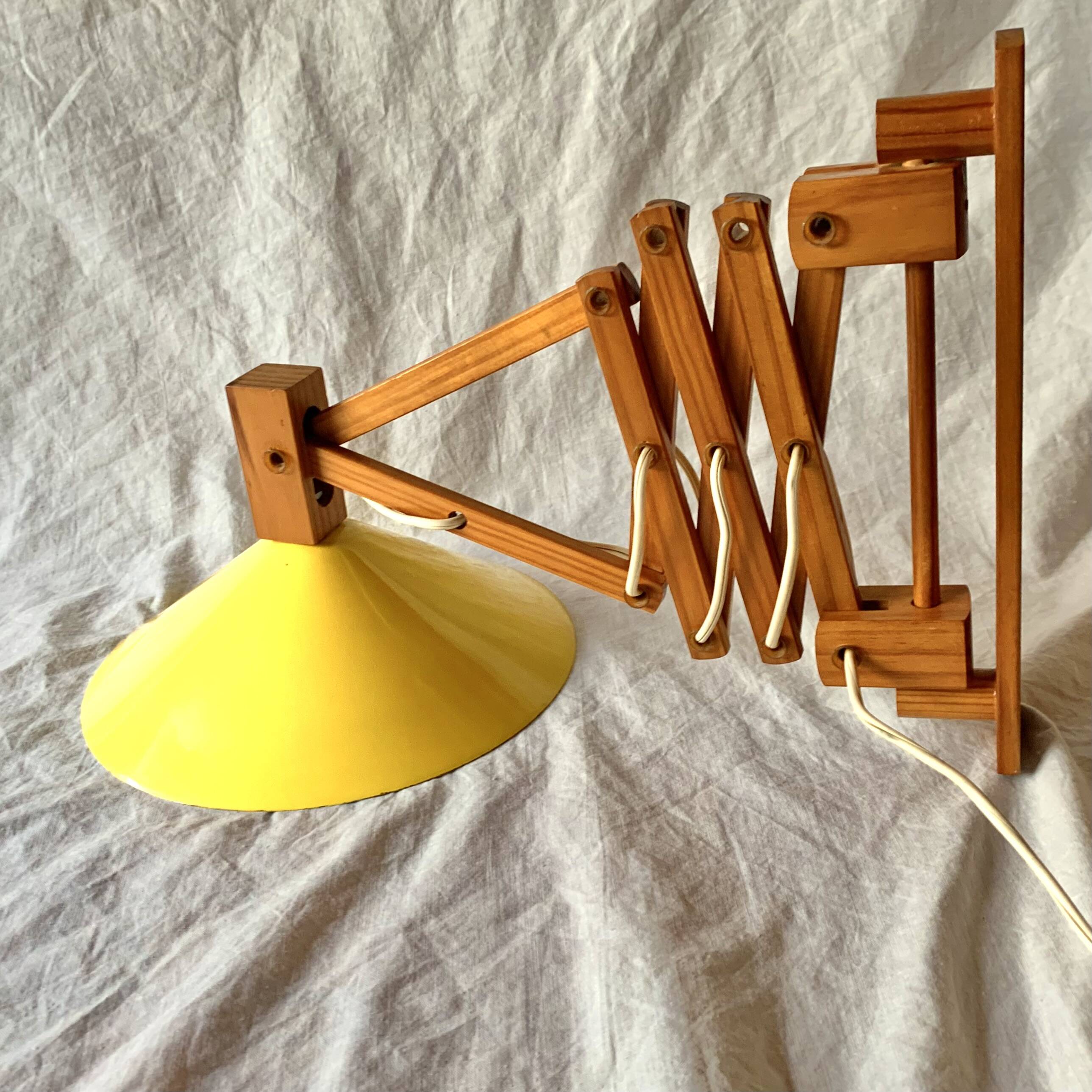 Lampe accordéon jaune vintage