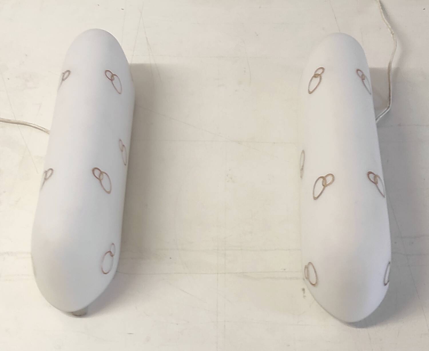 Duo of opaline glass and gold decor wall lights - 50s/60s