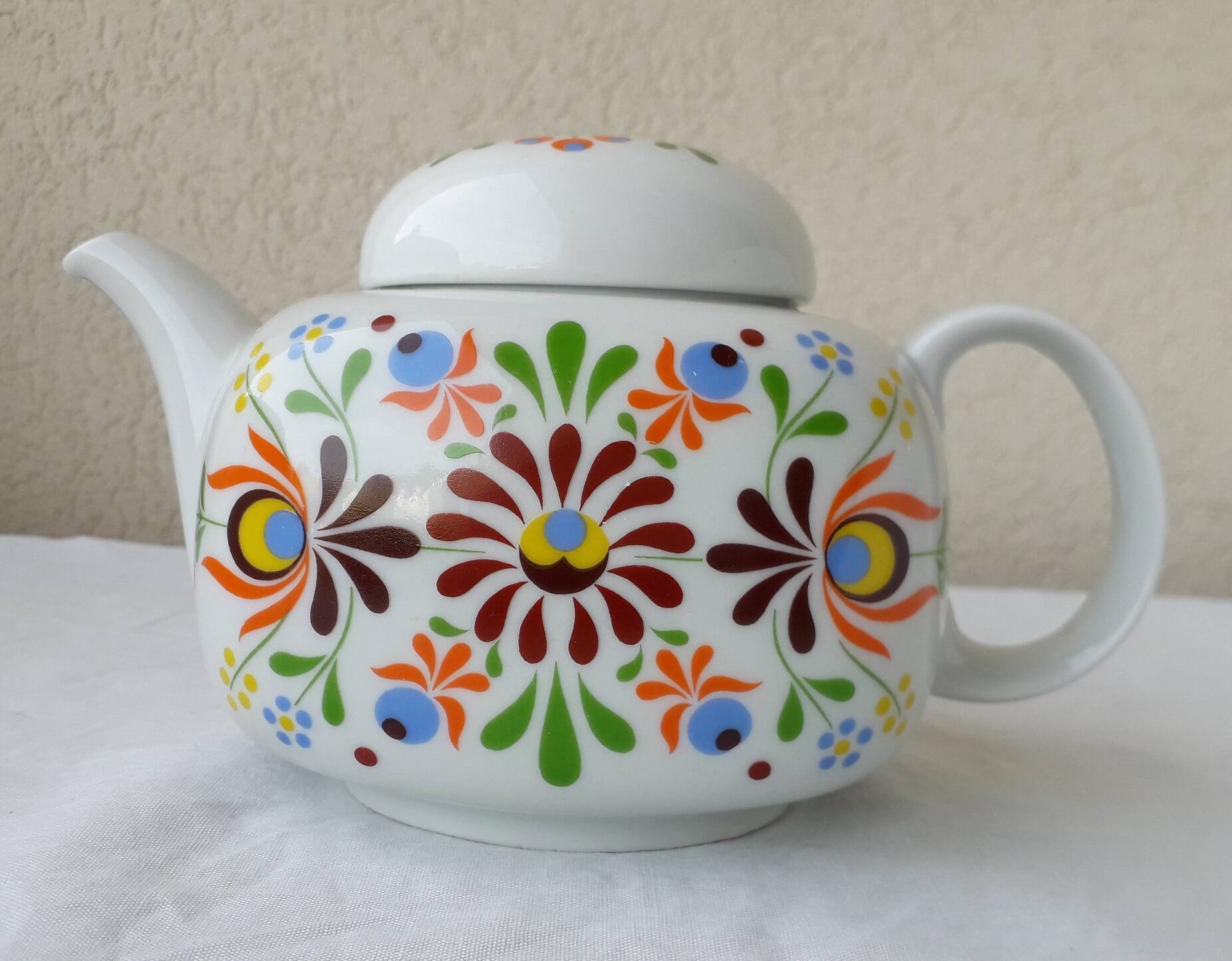 Porcelain teapot kettle