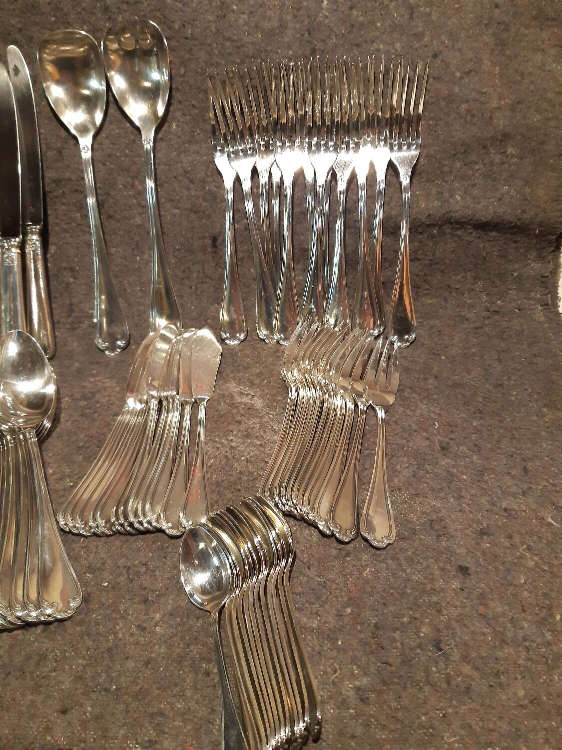 98-piece silver metal cutlery set
