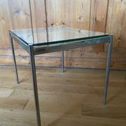 Table d’appoint année 60