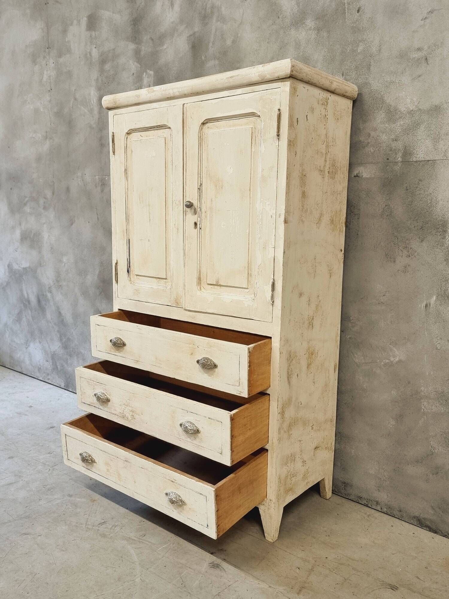 Armoire ancienne française brocante blanche avec tiroirs 83x148 cm