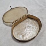 Mother-of-pearl pillbox