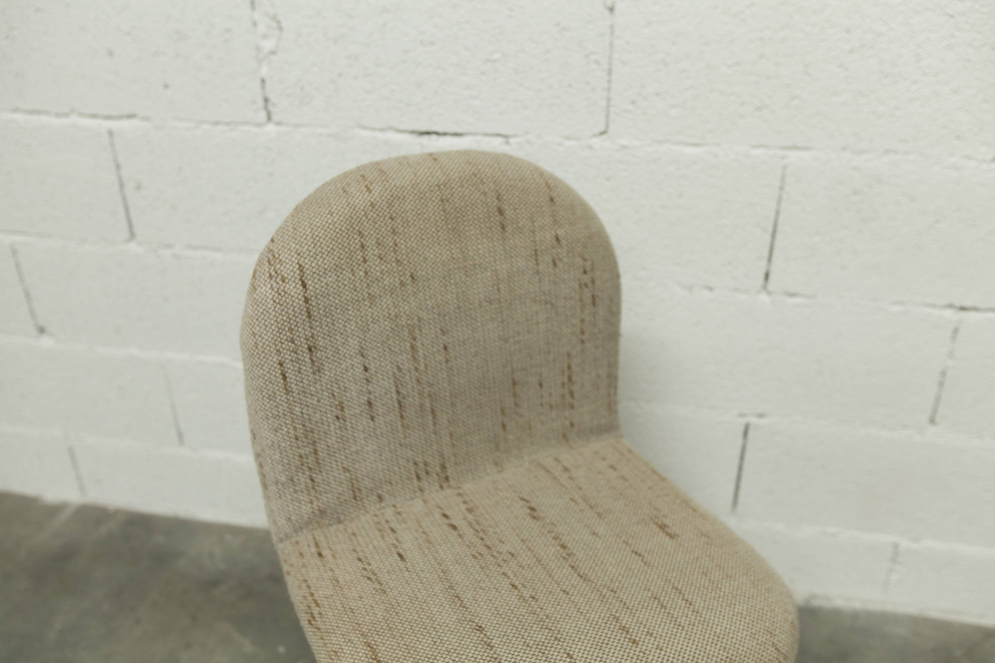 Swivel chair in chrome and clean, sturdy patterned fabric from the 1970s.