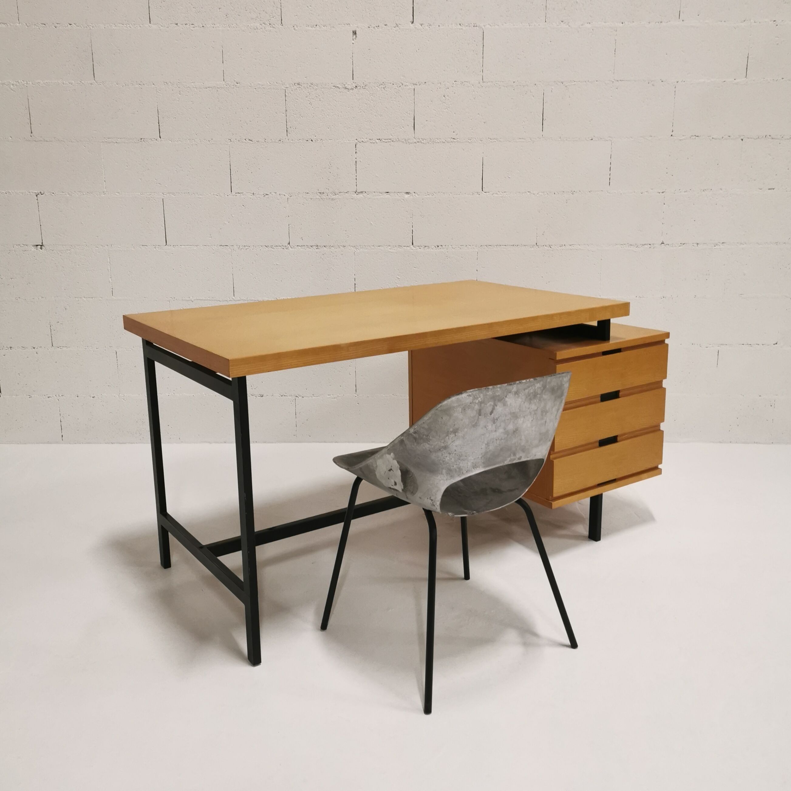 Bureau de Pierre Guariche Les Huchers Minvielle 1960